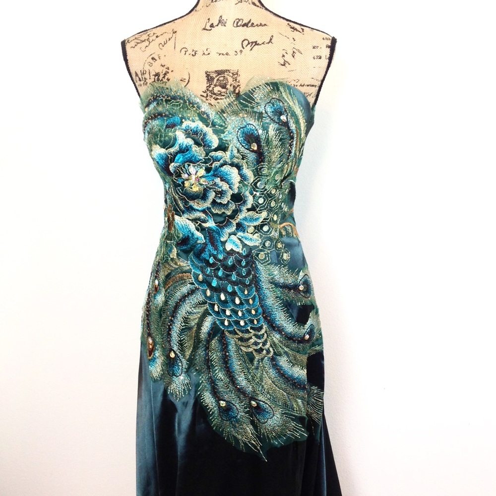 Sally USA Floor-length Peacock Sideslit Dress - M
